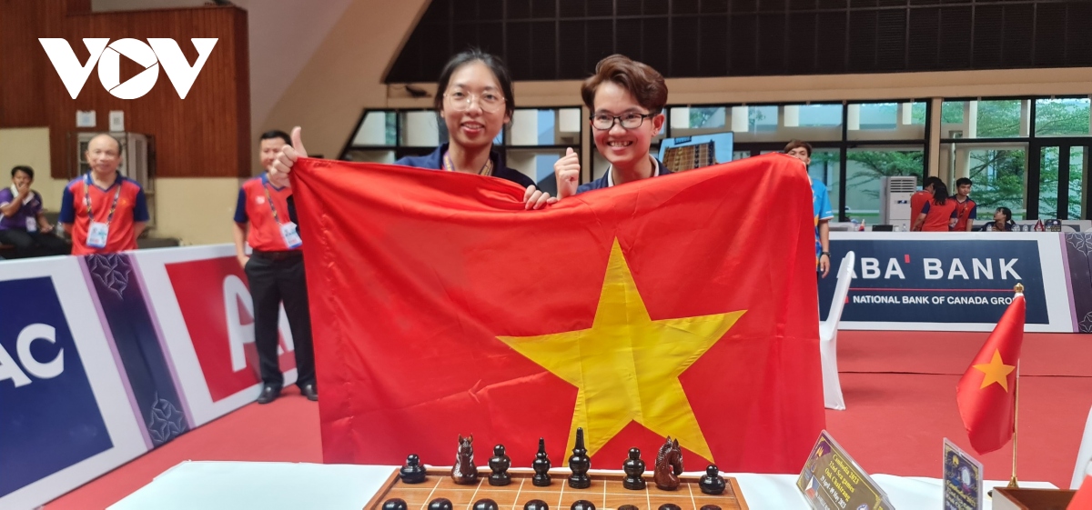 Hành động ý nghĩa của kỳ thủ cờ ốc Việt Nam sau tấm HCV đầu tiên ở SEA Games 32